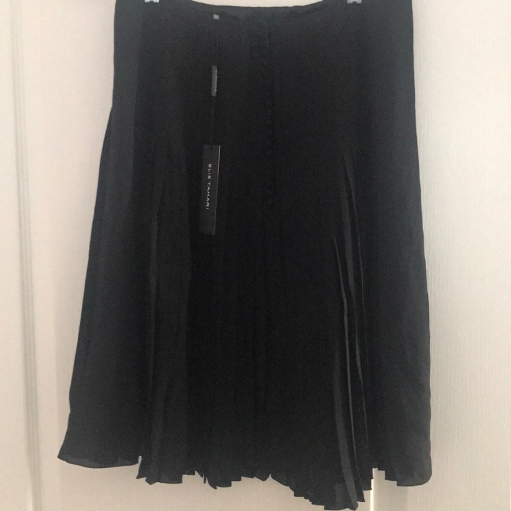 Tahari below knee pleated skirt button detail