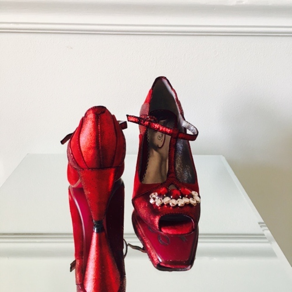 Poetic License Hello Lovely Red Heela