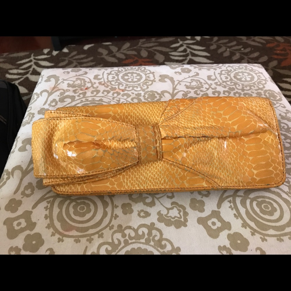 Yellow clutch