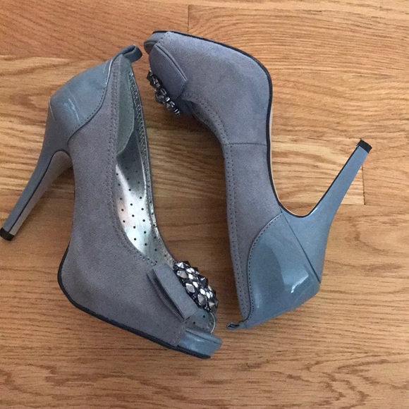 Cute grey heels - Picture 3 of 3