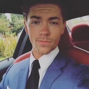 Meet your Posher, Chase