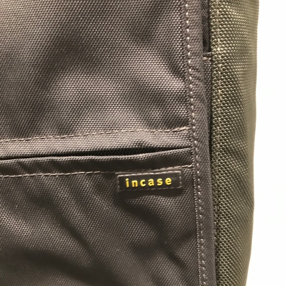 Incase MacBook or iPad Shoulder Bag - Picture 1 of 6