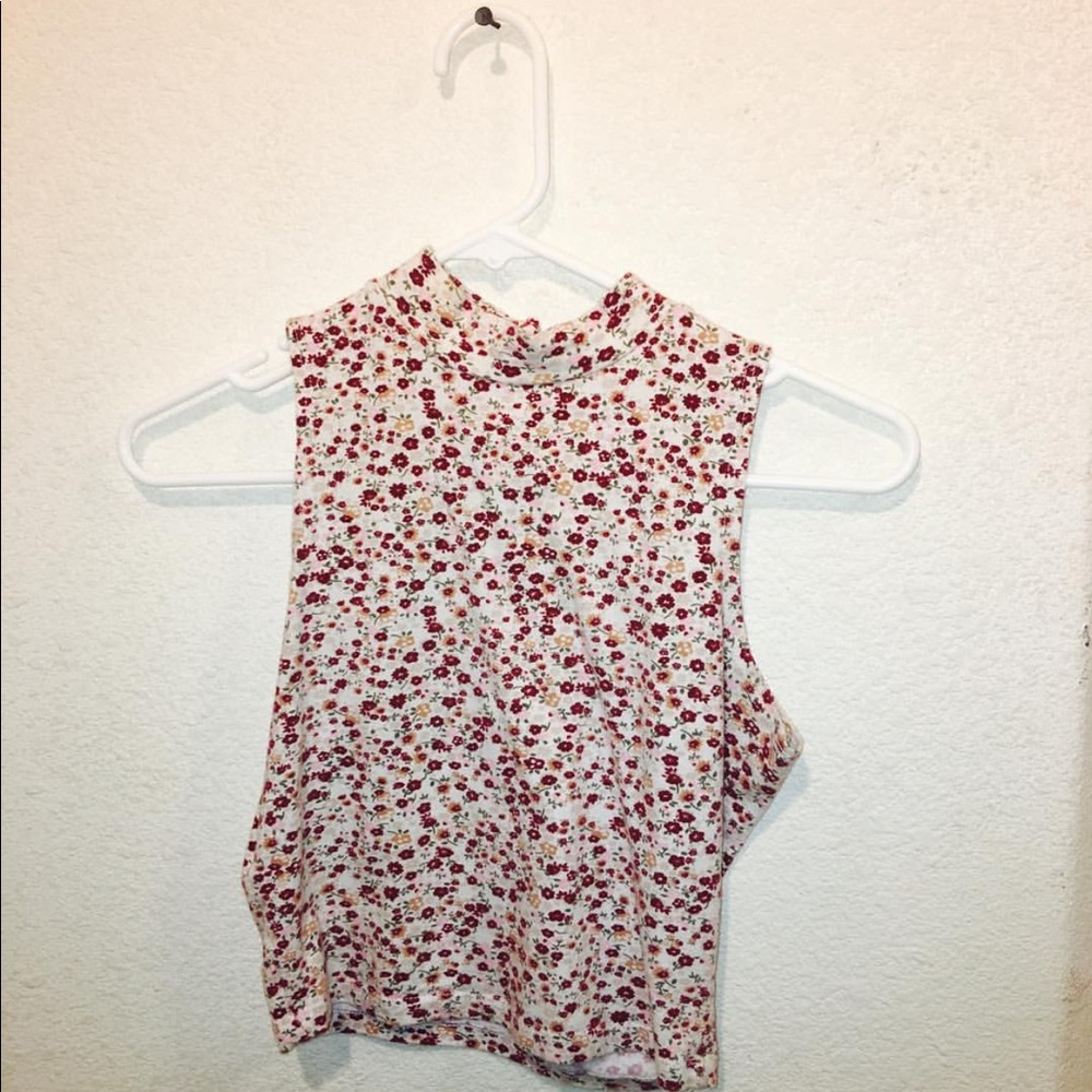 sleeveless crop top