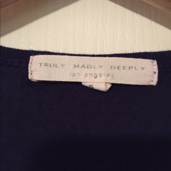 Groovy UO tee 🌸 - Picture 3 of 3