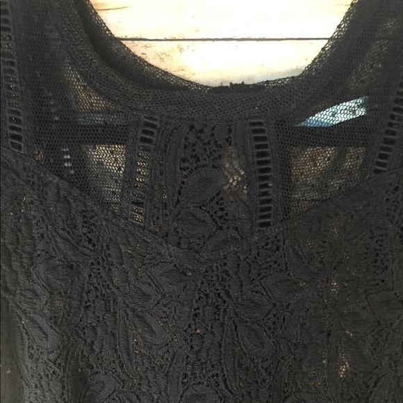 M Lace top - Picture 3 of 4