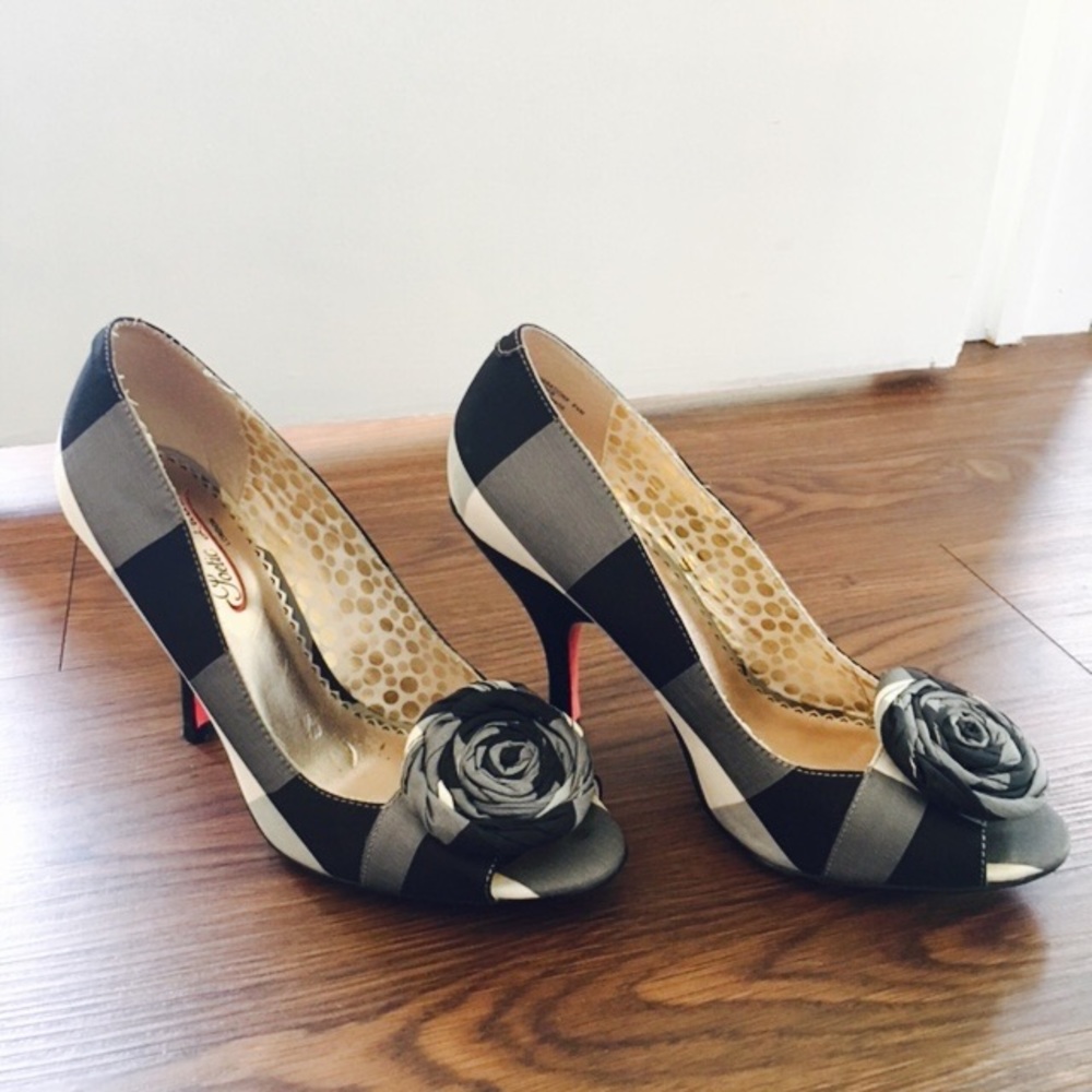 Poetic License "Good Vibrations" heels