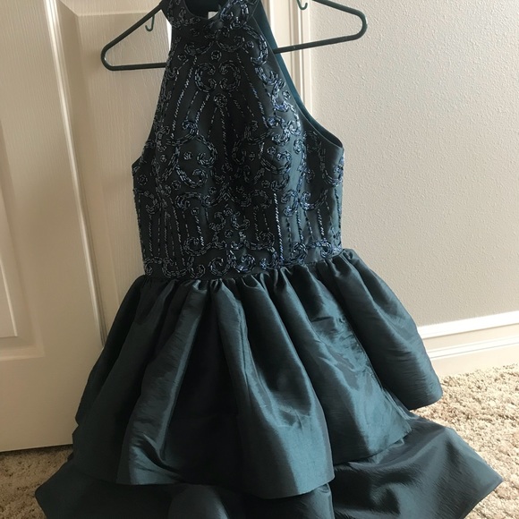Short formal dress - Picture 2 of 3