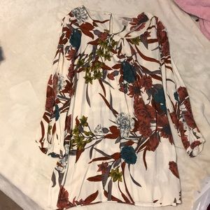 Floral dress. Long sleeve