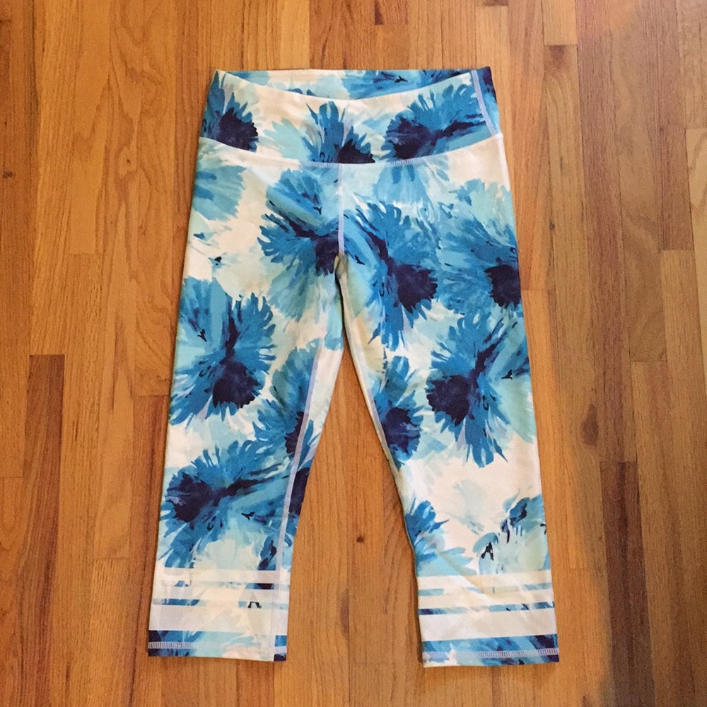 Fabletics blue floral capris XS