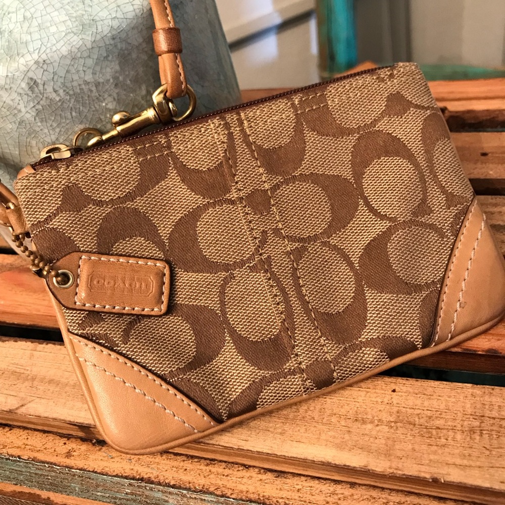 👜PRICE DROP👜Coach Wristlet