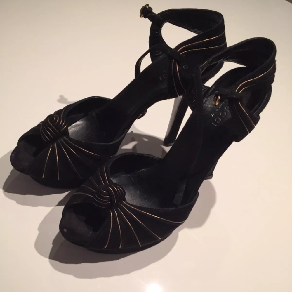 100% Authentic Gucci Sandals Heels 7.5 ( fits 7)