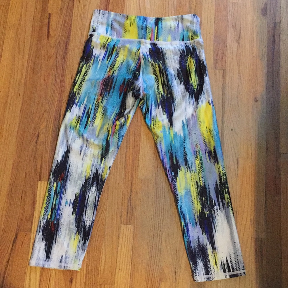 Multicolored capris Small NWOT