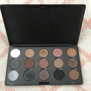 Mac 15 color eyeshadow pallet.