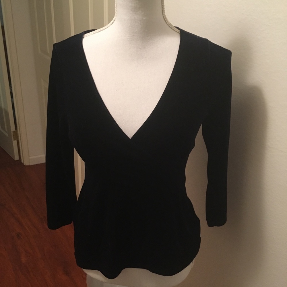 Dark navy blue velvet long sleeved top. Size M