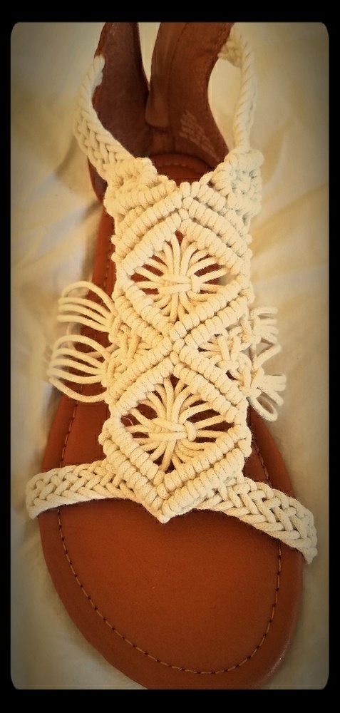 Beautiful new sandals 6.5