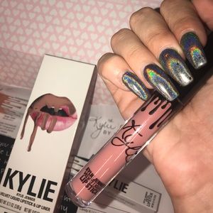 Kylie Jenner | “CHARM” velvet lip kit