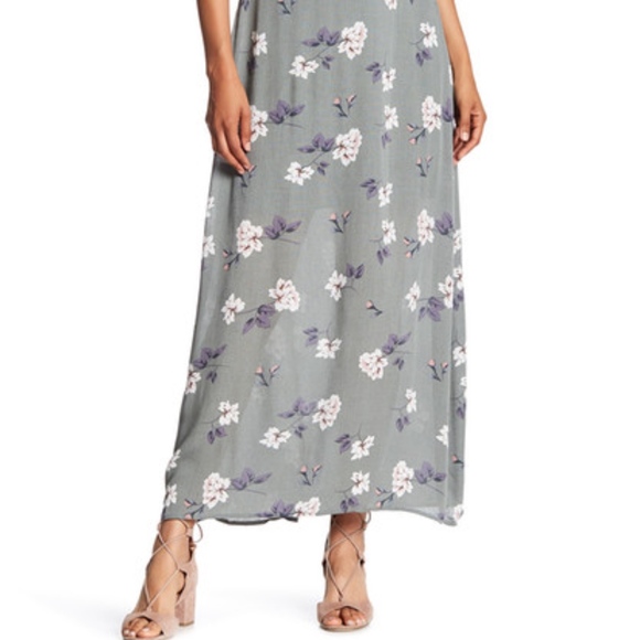 Romeo & Juliet Couture Surplice Neck Cold Shoulder - Picture 3 of 8