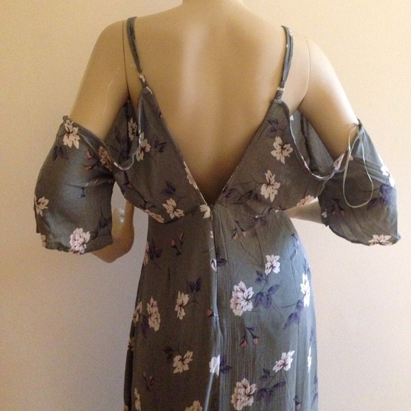 Romeo & Juliet Couture Surplice Neck Cold Shoulder - Picture 6 of 8