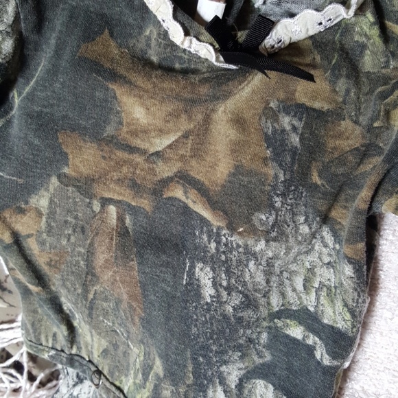 Newborn camouflage onesie - Picture 2 of 3