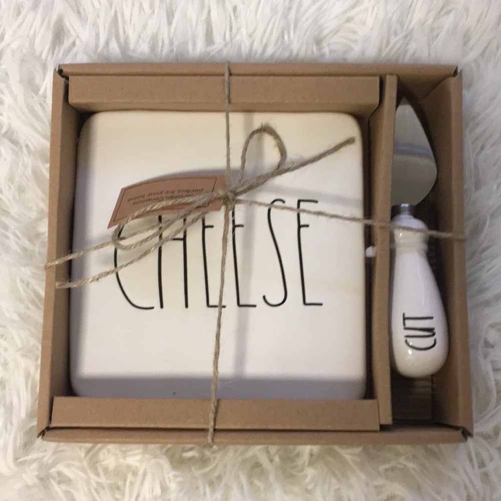 NWT- Rae Dunn 2 piece cheese board set