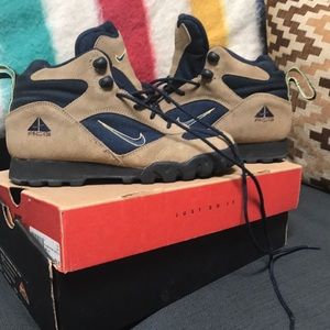 Women's Vintage 1990s Nike hiking boots
