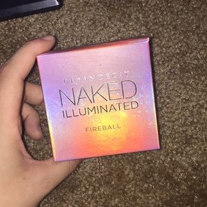 Naked illuminated shimmering powder
