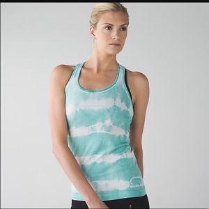 Lululemon swiftly racerback blue tie dye size 6