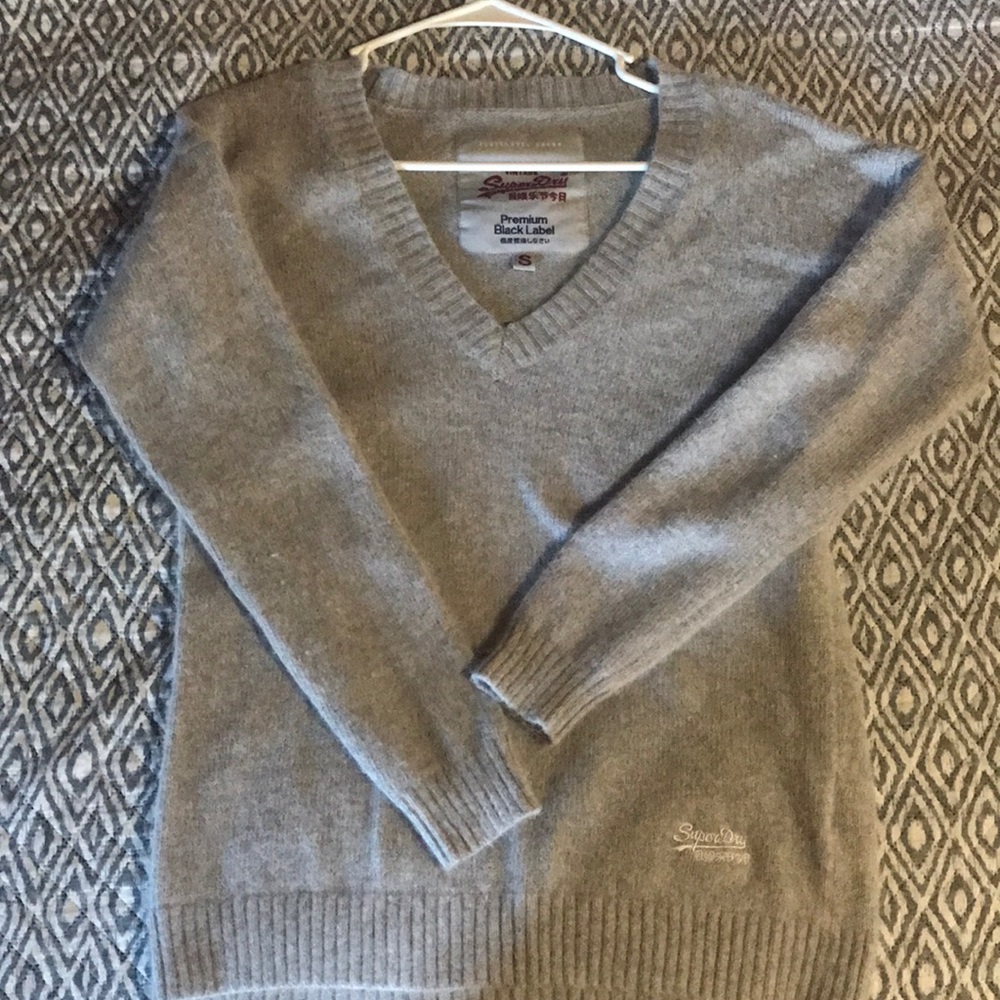 Light V neck sweater