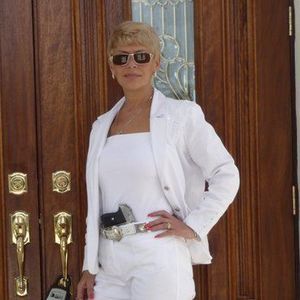 Meet your Posher, Debra