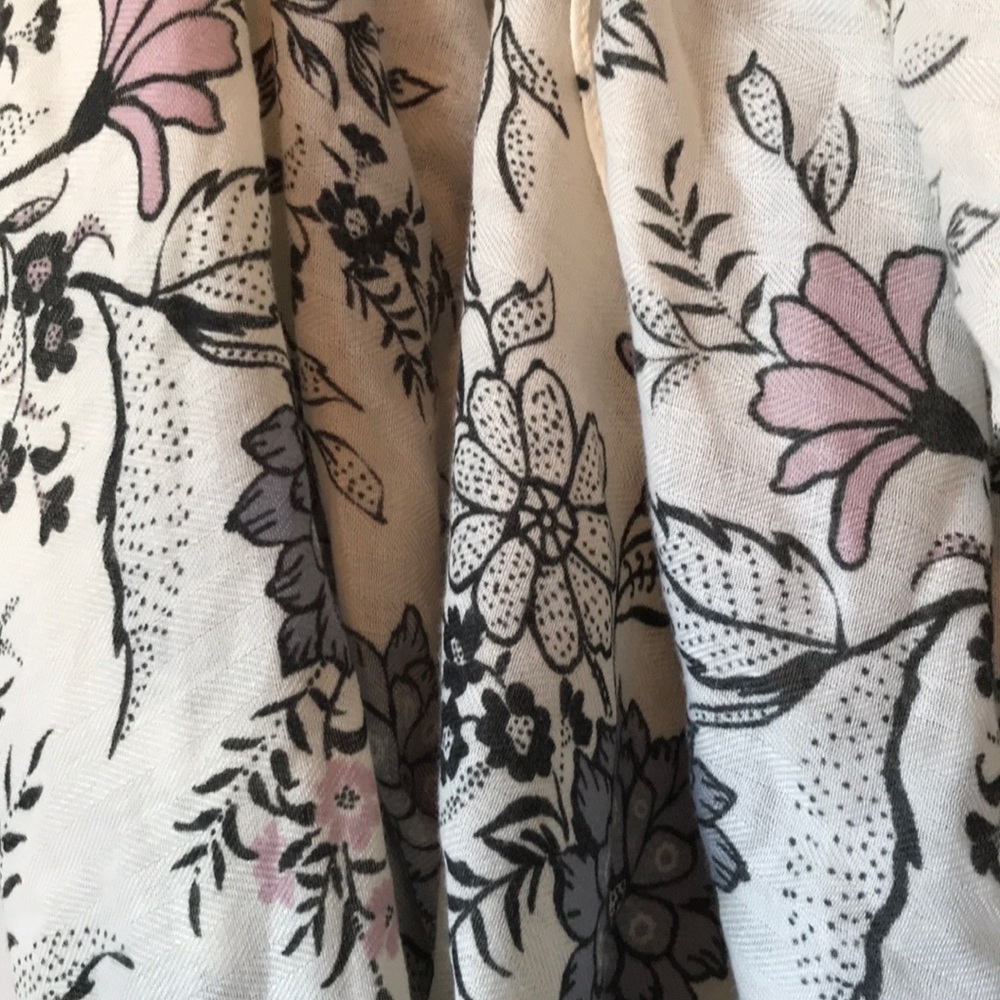 Soft flower pattern scarf