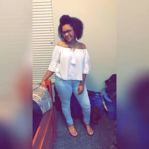 Meet your Posher, Alexis