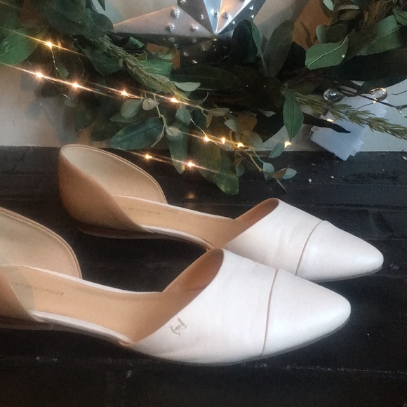 Like-new TOMMY HILFINGER flats! - Picture 1 of 7