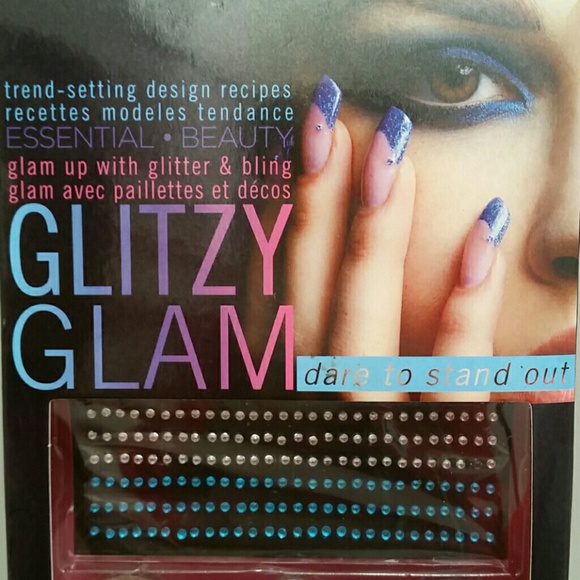 Glitzy Glam trend-setting glitter & blind nail kit - Picture 2 of 7