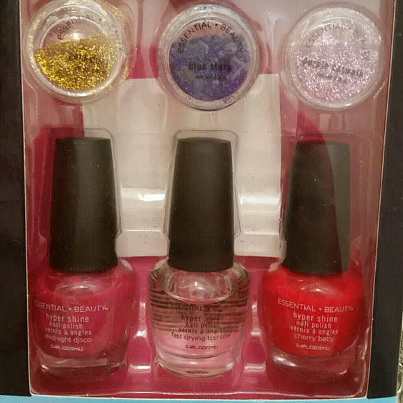 Glitzy Glam trend-setting glitter & blind nail kit - Picture 4 of 7