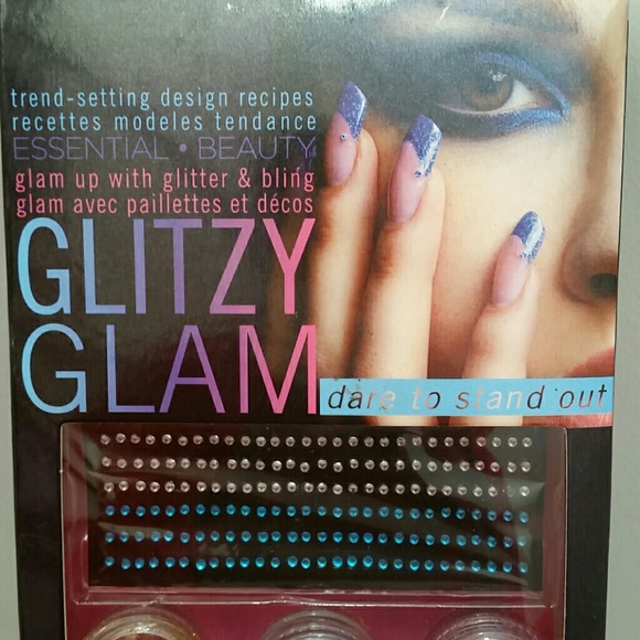 Glitzy Glam trend-setting glitter & blind nail kit - Picture 5 of 7