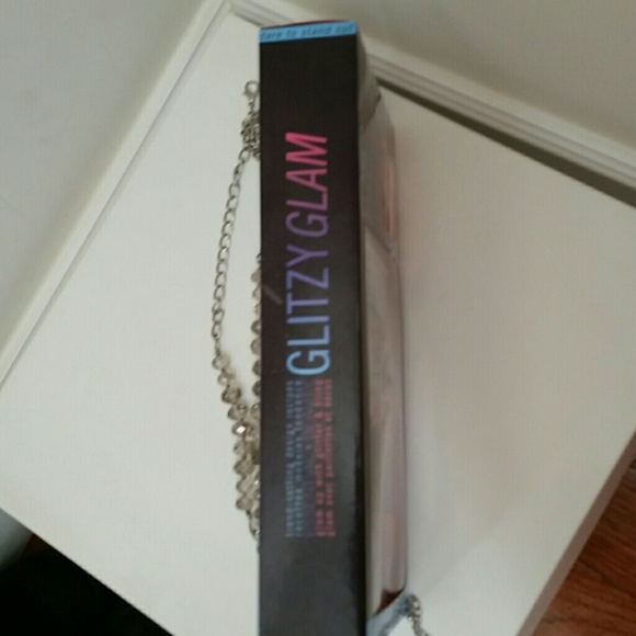 Glitzy Glam trend-setting glitter & blind nail kit - Picture 7 of 7