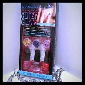 Glitzy Glam trend-setting glitter & blind nail kit