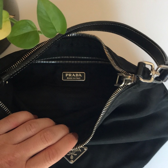 Authentic Prada small shoulder bag - Picture 4 of 7
