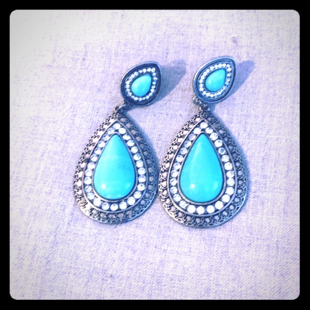 Very Pretty Turquoise & diamond-y earrings.