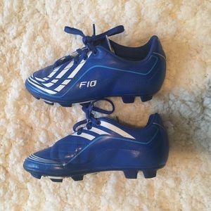 Boy's youth size 1 adidas F10 soccer shoes