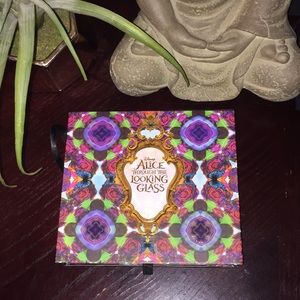 UD Disney Alice through the Looking Glass palette