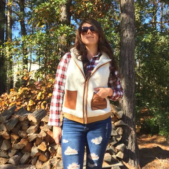 << Shearling Fur Brown Hooded Vest >> - Picture 5 of 5