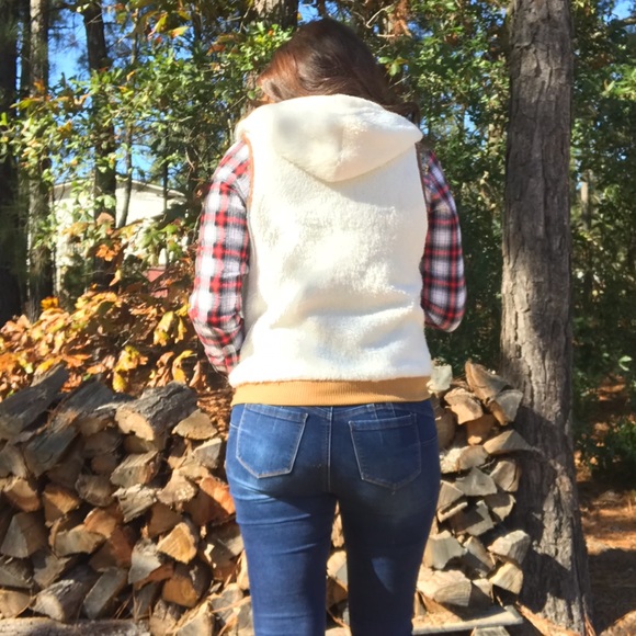 << Shearling Fur Brown Hooded Vest >> - Picture 4 of 5