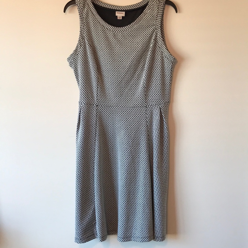 Simple pattern dress