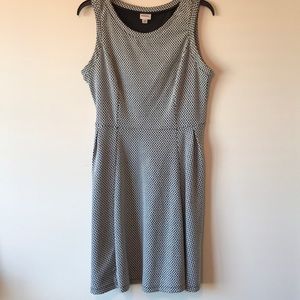 Simple pattern dress