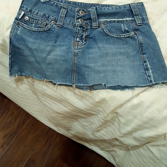 Cute butt, size 3*distressed Hollister skirt! - Picture 5 of 8