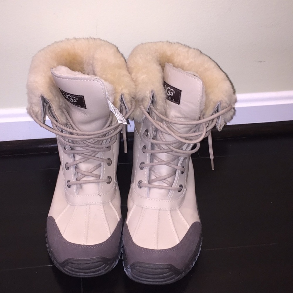 Creme UGG Adirondack Boot