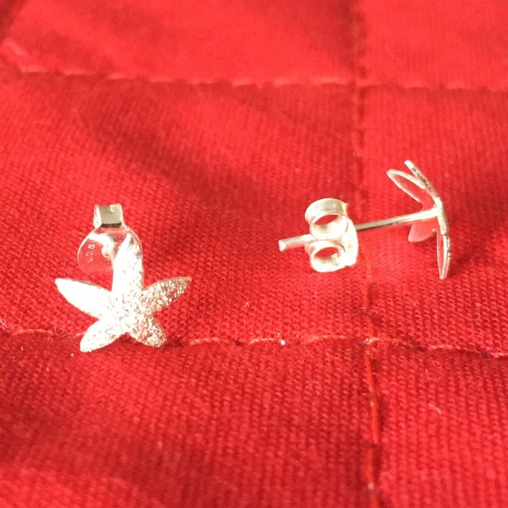 925 Sterling Silver Daisy Textured Earrings