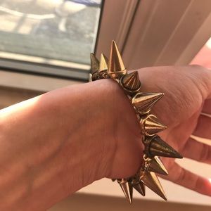 Spikey elastic bracelet