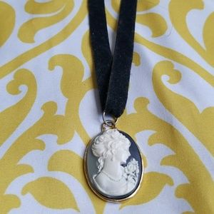 Cameo Choker